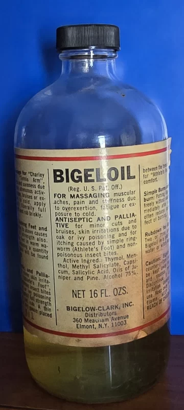 Front label of vintage Bigeloil liniment bottle from Bigelow-Clark Inc.