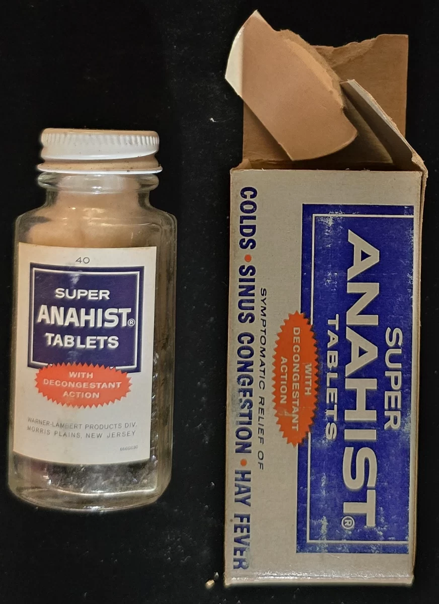 Vintage Super Anahist Tablets box and glass bottle with original label and screw cap.