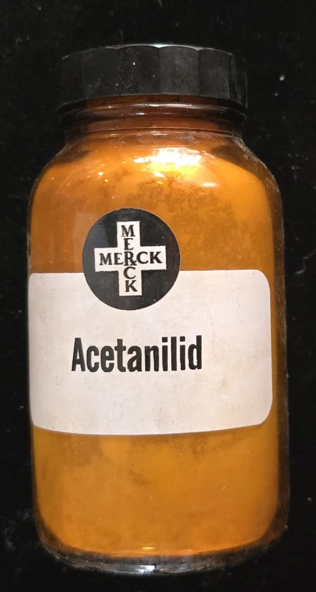 Merck acetanilid amber bottle front label