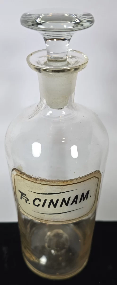 Clear glass Tr. Cinnam. apothecary bottle with stopper,