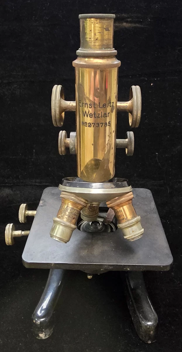 Antique Ernst Leitz Wetzlar monocular compound microscope, serial no. 273785, circa 1926, with black lacquered stand, brass tube, triple nosepiece, and original carrying case